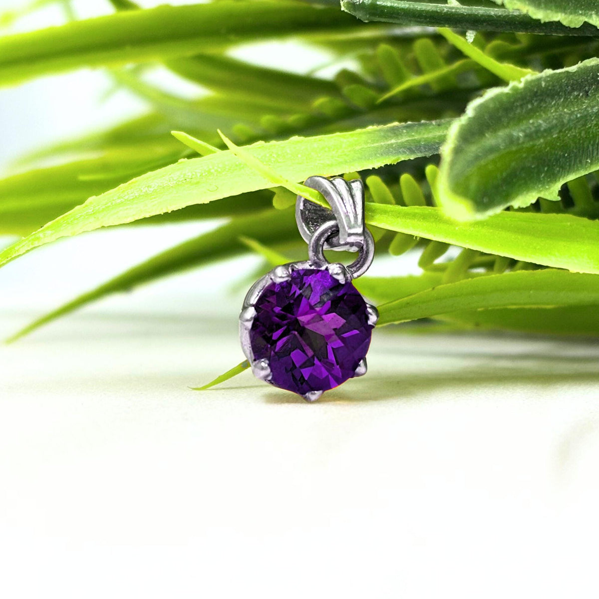 Amethyst Round Solitaire Pendant in 925 Sterling Silver – Deep Purple February Birthstone Necklace, Minimalist Gemstone Jewelry Gift for Her