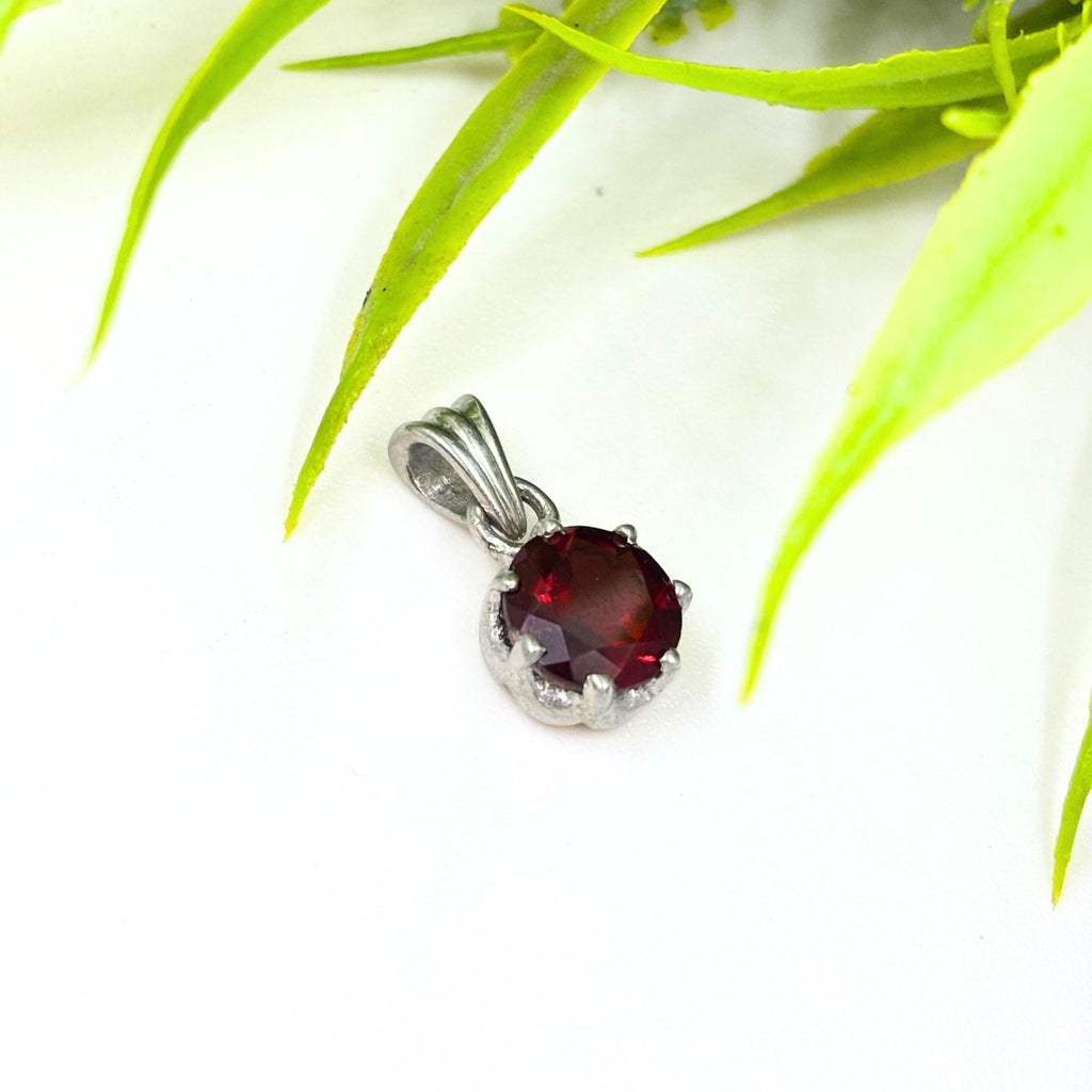 Round Garnet Solitaire Pendant in 925 Sterling Silver – Deep Red January Birthstone Necklace, Minimalist Gemstone Jewelry Gift for Her