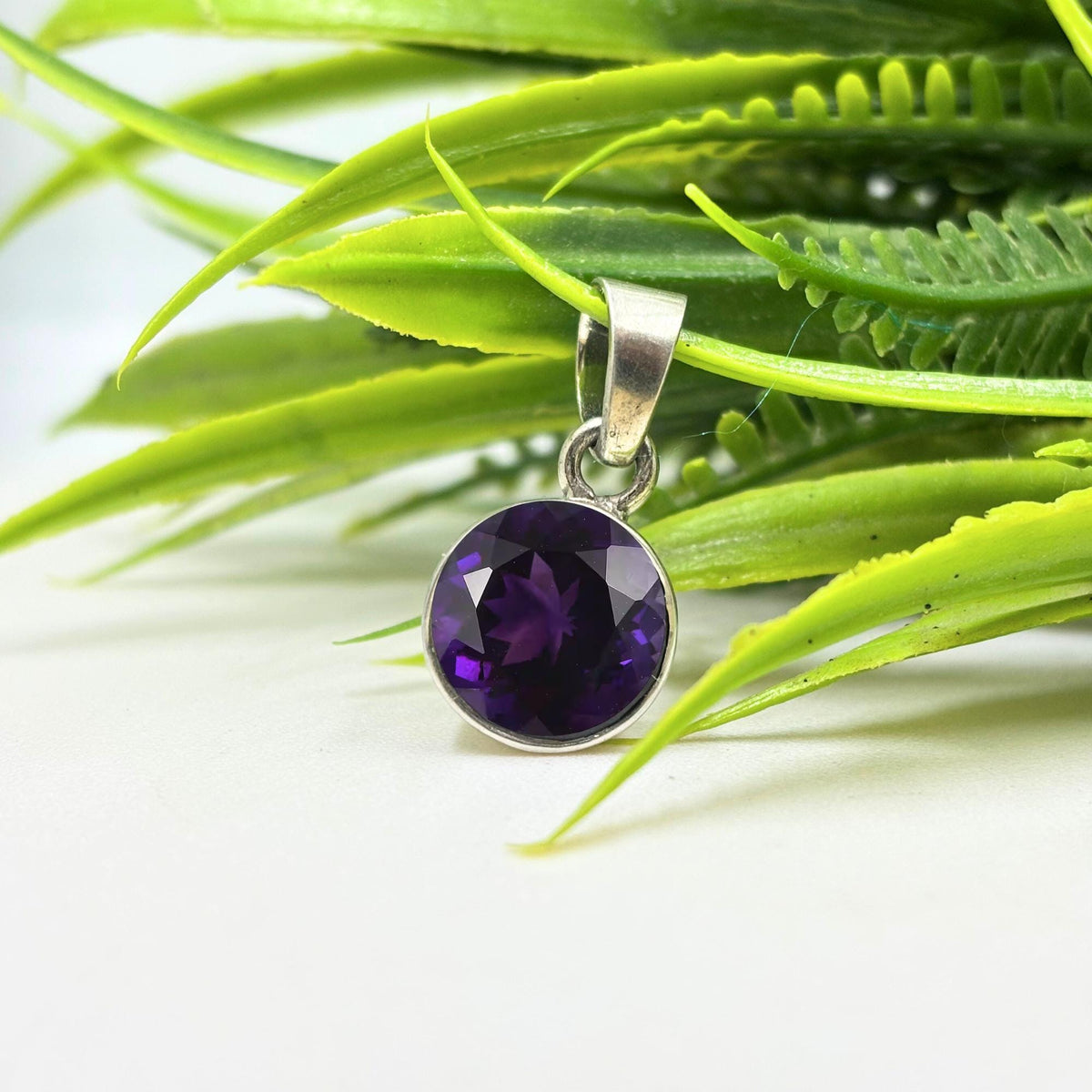 Amethyst Round Pendant in 925 Sterling Silver – Deep Purple February Birthstone Necklace, Minimalist Gemstone Jewelry Gift for Her