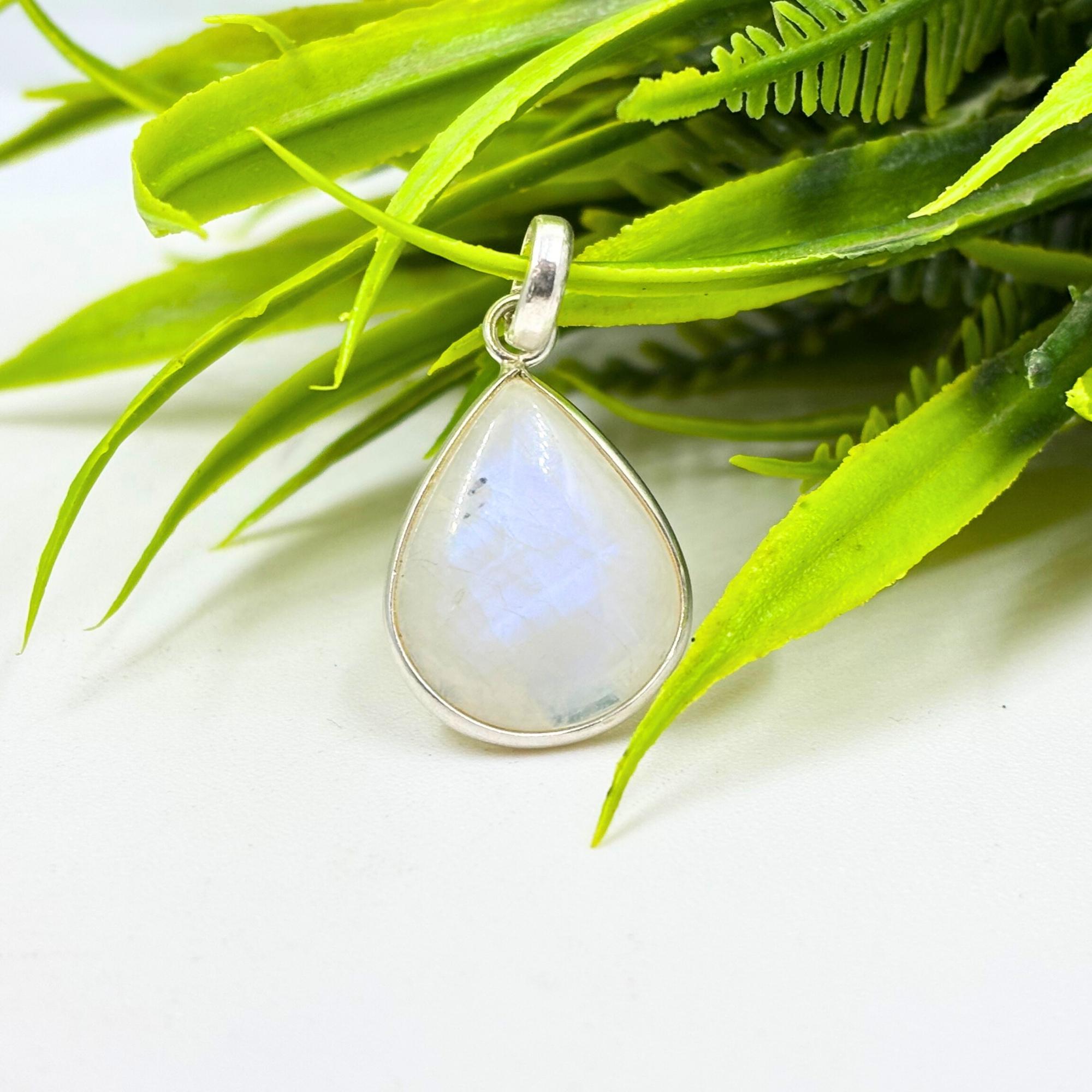 Moonstone Teardrop Pendant in 925 Sterling Silver – Minimalist Rainbow Moonstone Necklace, Dainty Boho Gemstone Jewelry Gift for Her