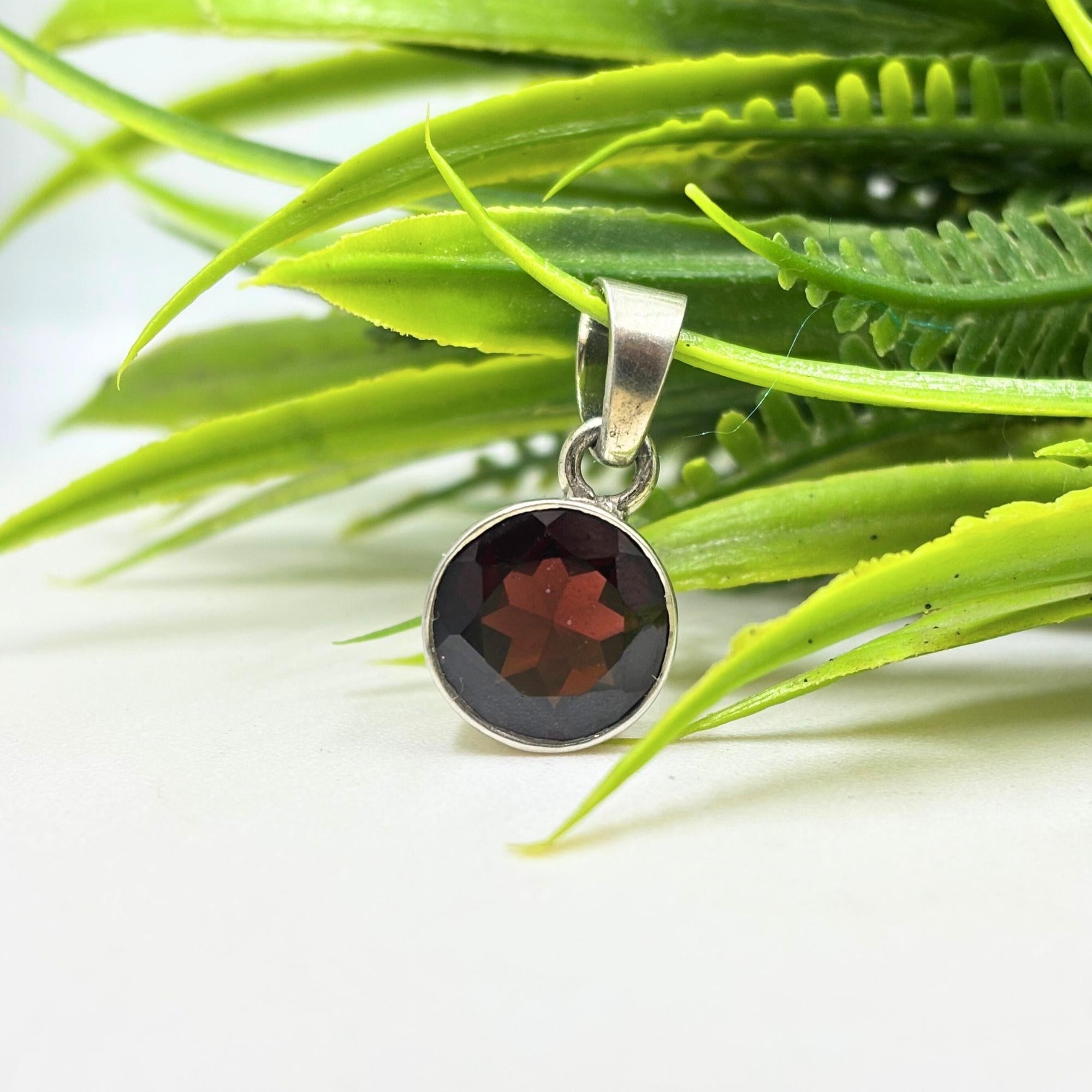 Round Garnet Pendant in 925 Sterling Silver – Minimalist Deep Red January Birthstone Necklace Charm, Dainty Gemstone Jewelry Gift for Her